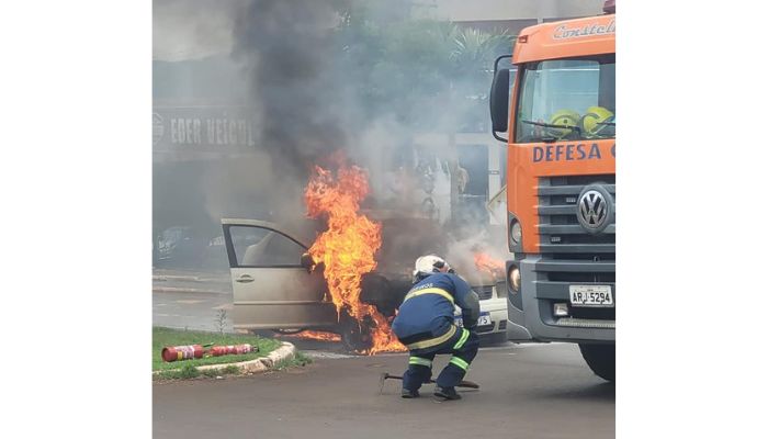 Quedas - Brigada Comunitária combate incêndio em veículo